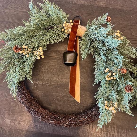Set of two cypress christmas wreaths - Picture 3 of 8